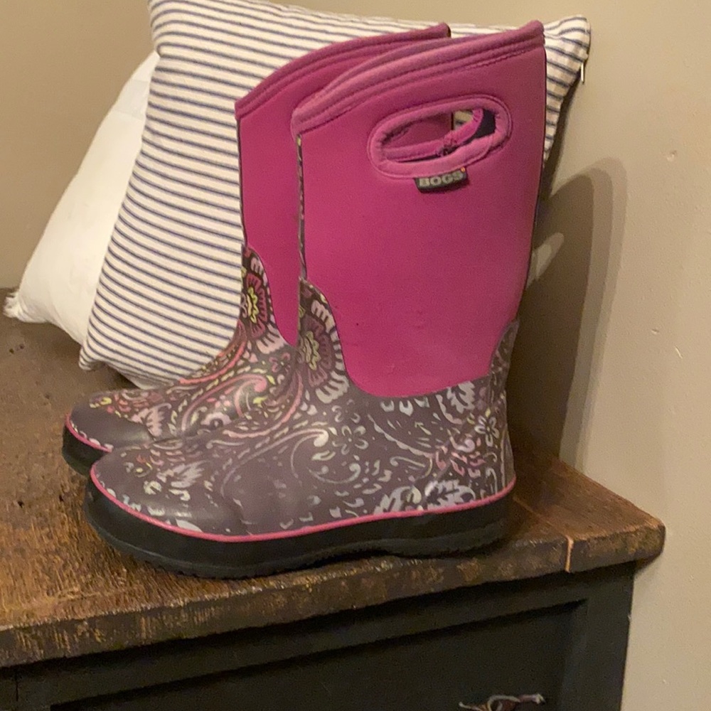 Bogs kids size 5 fuscia and plum GUC